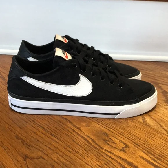 Nike Court Legacy Canvas sneakers in black/White Size 8 Women’s! - Picture 3 of 9
